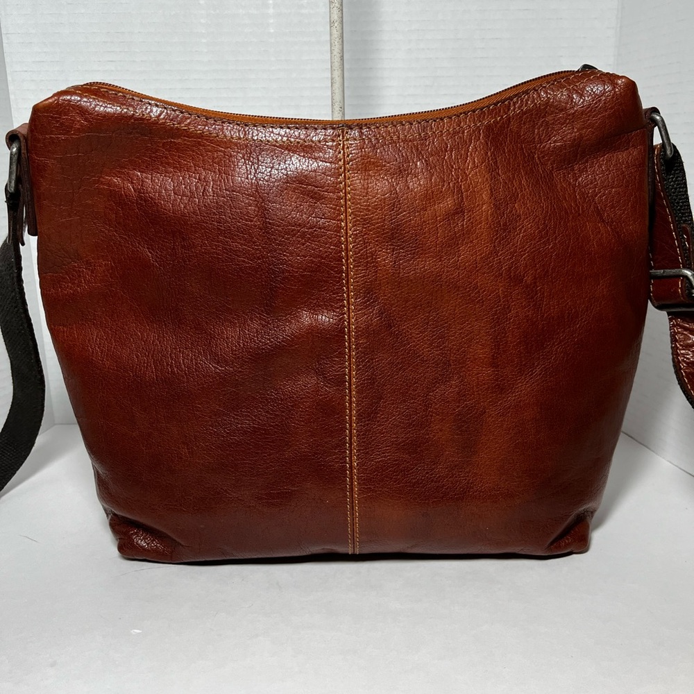 Jack George’s leather Voyager Crossbody bag - Picture 8 of 15